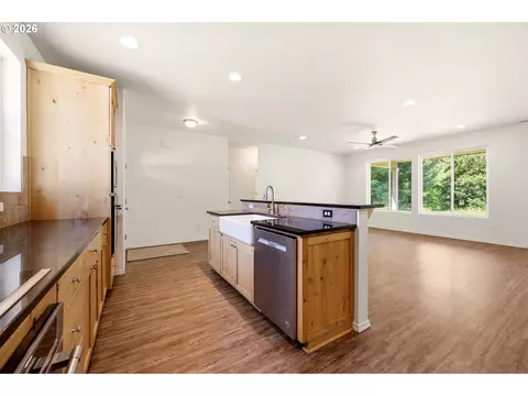 Kitchen - 11855 SE Jed Ct, Sandy, OR 97055 photo 4 of 4