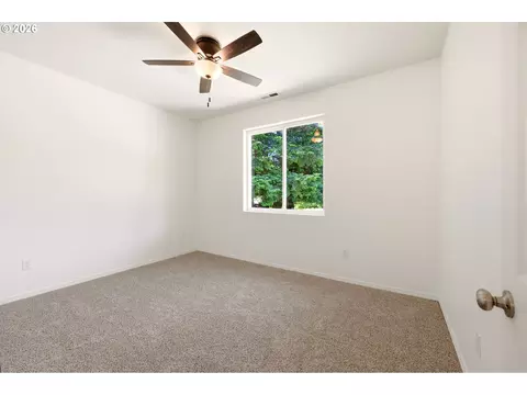 Bedroom - 11855 SE Jed Ct, Sandy, OR 97055 photo 5 of 6