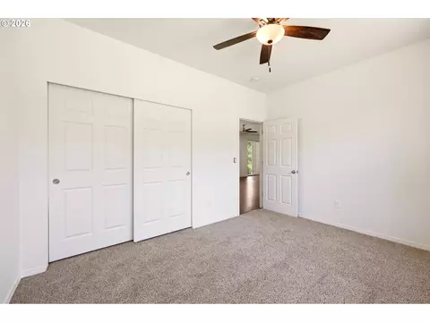 Bedroom - 11855 SE Jed Ct, Sandy, OR 97055 photo 4 of 6