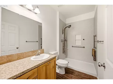 Bath - 11855 SE Jed Ct, Sandy, OR 97055 photo 2 of 2