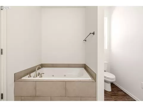 Bath - 11855 SE Jed Ct, Sandy, OR 97055 photo 1 of 2