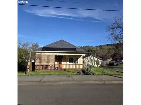 597 SE Ramp St, Roseburg, OR 97470