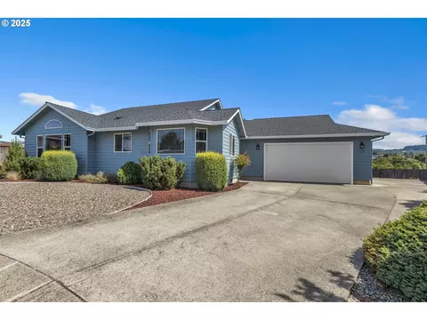 122 Lilly Ct, Sutherlin, OR 97479