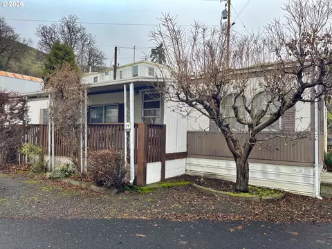 3564 E 2nd St #29, The Dalles, OR 97058