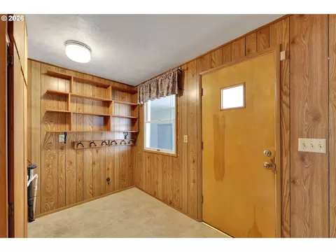 Entry Way - 1425 Taney St, Eugene, OR 97402 photo 1 of 2