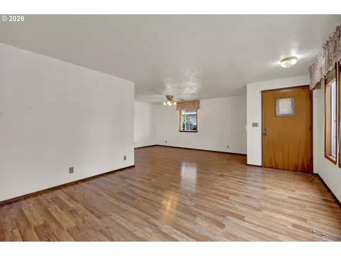 Living - 1425 Taney St, Eugene, OR 97402 photo 3 of 5