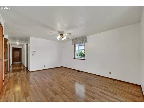 Living - 1425 Taney St, Eugene, OR 97402 photo 4 of 5