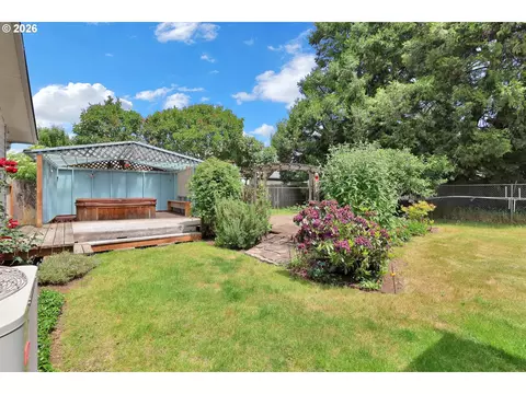 Exterior - 1425 Taney St, Eugene, OR 97402 photo 4 of 10