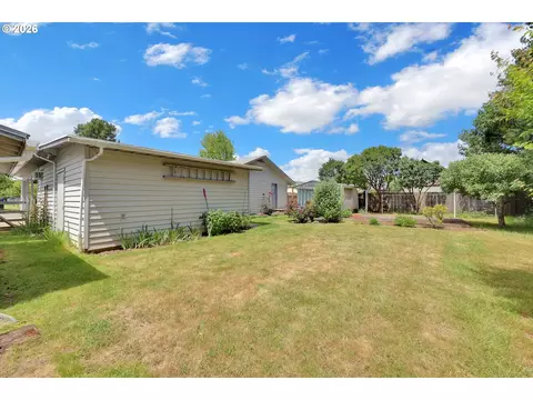 Exterior - 1425 Taney St, Eugene, OR 97402 photo 7 of 10