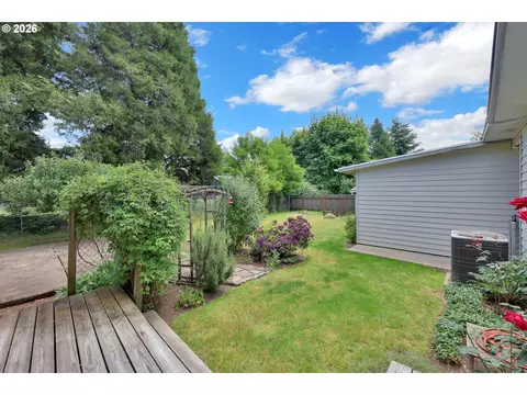 Exterior - 1425 Taney St, Eugene, OR 97402 photo 8 of 10