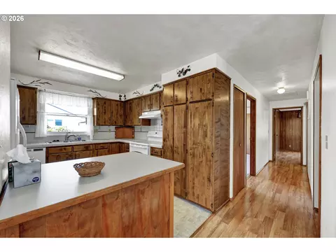Kitchen - 1425 Taney St, Eugene, OR 97402 photo 1 of 6