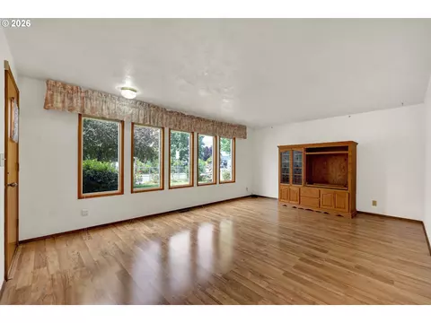Living - 1425 Taney St, Eugene, OR 97402 photo 1 of 5