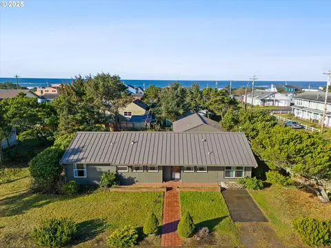 1106 SW 8th St, Newport, OR 97365