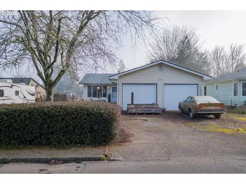 1247 1st Ave, Sweet Home, OR 97386