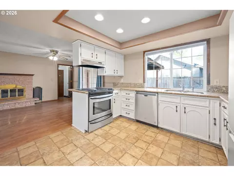 Kitchen - 2215 Princeton Dr, Eugene, OR 97405 photo 1 of 6