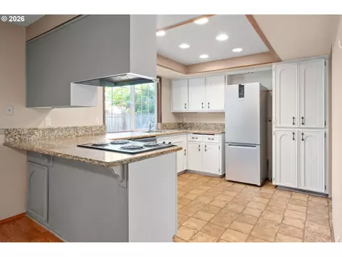 Kitchen - 2215 Princeton Dr, Eugene, OR 97405 photo 2 of 6