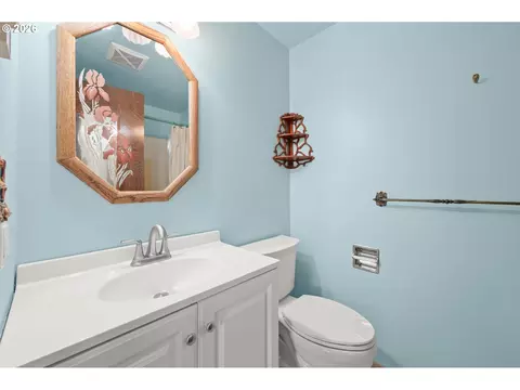 Bath - 2215 Princeton Dr, Eugene, OR 97405 photo 3 of 3