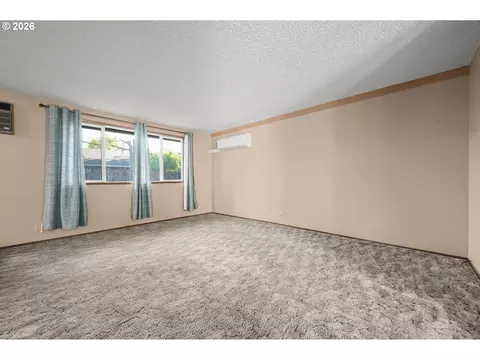 Living - 2215 Princeton Dr, Eugene, OR 97405 photo 5 of 11