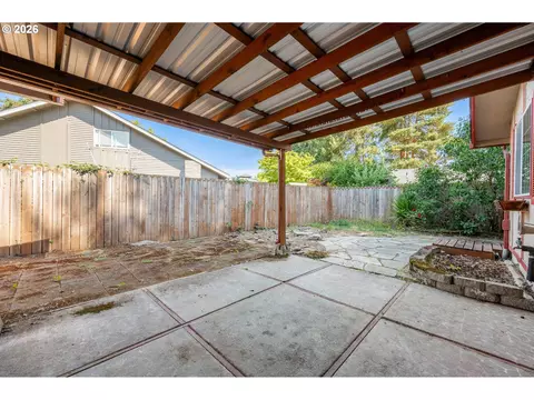 Exterior - 2215 Princeton Dr, Eugene, OR 97405 photo 8 of 13