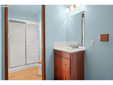 Bath - 2215 Princeton Dr, Eugene, OR 97405 photo 1 of 3