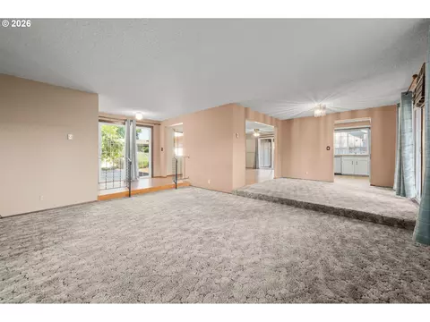 Living - 2215 Princeton Dr, Eugene, OR 97405 photo 6 of 11