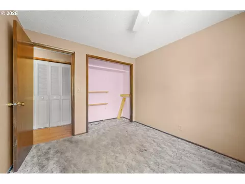 Bedroom - 2215 Princeton Dr, Eugene, OR 97405 photo 6 of 8