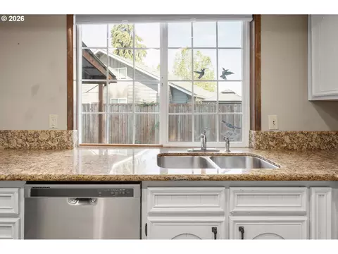 Kitchen - 2215 Princeton Dr, Eugene, OR 97405 photo 5 of 6