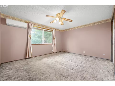 Bedroom - 2215 Princeton Dr, Eugene, OR 97405 photo 1 of 8