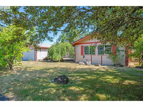 Exterior - 2215 Princeton Dr, Eugene, OR 97405 photo 2 of 13