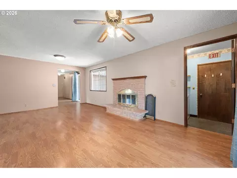 Living - 2215 Princeton Dr, Eugene, OR 97405 photo 10 of 11