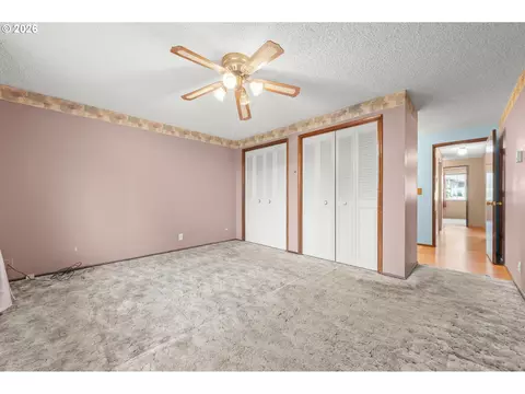 Bedroom - 2215 Princeton Dr, Eugene, OR 97405 photo 2 of 8