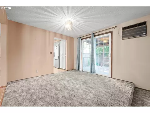 Living - 2215 Princeton Dr, Eugene, OR 97405 photo 8 of 11