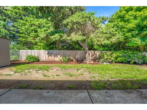 Exterior - 3003 NE Hale Ave, Gresham, OR 97030 photo 6 of 7