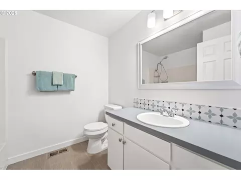 Bath - 3003 NE Hale Ave, Gresham, OR 97030 photo 2 of 3