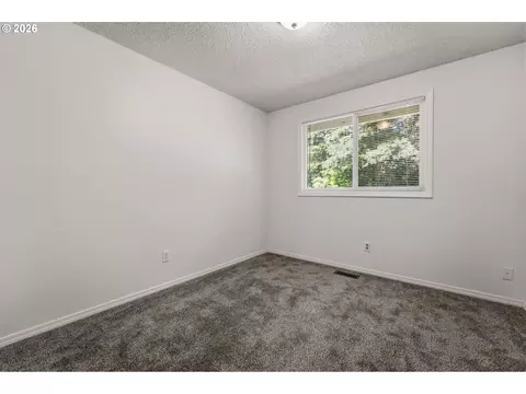Bedroom - 3003 NE Hale Ave, Gresham, OR 97030 photo 6 of 7