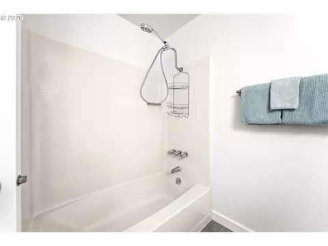 Bath - 3003 NE Hale Ave, Gresham, OR 97030 photo 3 of 3