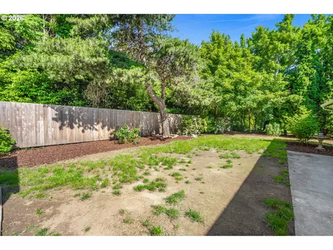 Exterior - 3003 NE Hale Ave, Gresham, OR 97030 photo 5 of 7