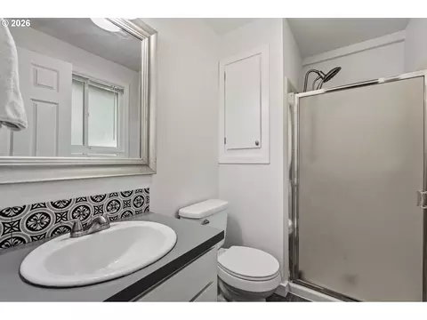 Bath - 3003 NE Hale Ave, Gresham, OR 97030 photo 1 of 3