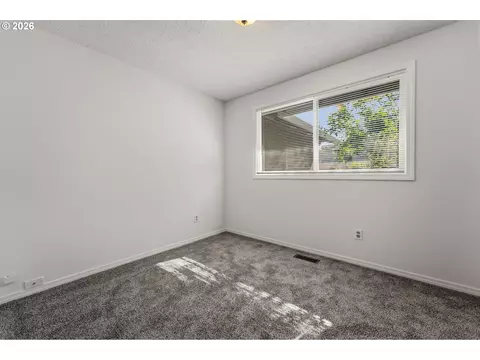 Bedroom - 3003 NE Hale Ave, Gresham, OR 97030 photo 7 of 7
