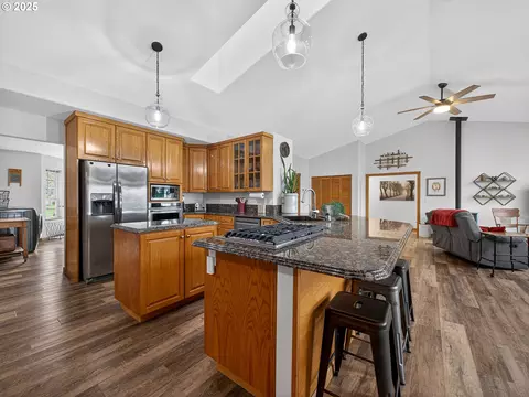 Kitchen - 12345 S Fox Rd, Molalla, OR 97038 photo 2 of 3