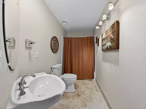 Bath - 12345 S Fox Rd, Molalla, OR 97038 photo 2 of 3