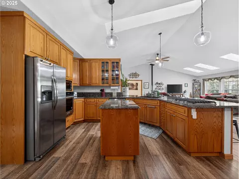 Kitchen - 12345 S Fox Rd, Molalla, OR 97038 photo 1 of 3