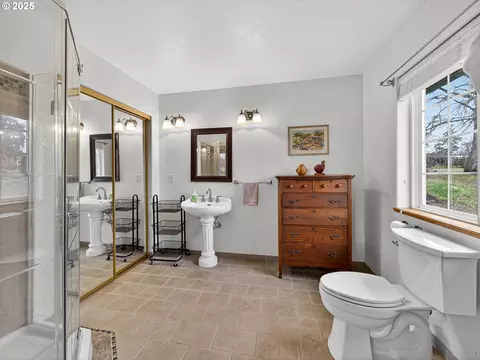 Bath - 12345 S Fox Rd, Molalla, OR 97038 photo 3 of 3