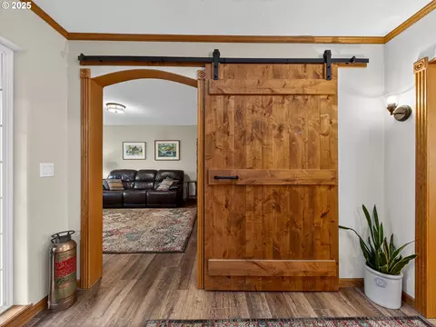 Entry Way - 12345 S Fox Rd, Molalla, OR 97038 photo 3 of 4