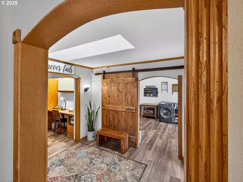 Entry Way - 12345 S Fox Rd, Molalla, OR 97038 photo 2 of 4