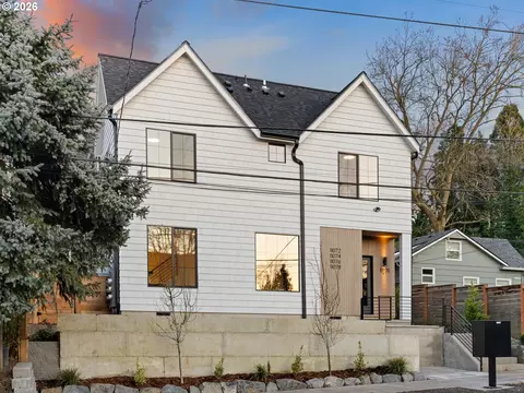 11078 SW 61st Ave #5, Portland, OR 97219