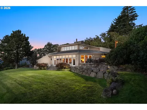 2595 Upper Highline Dr, Hood River, OR 97031