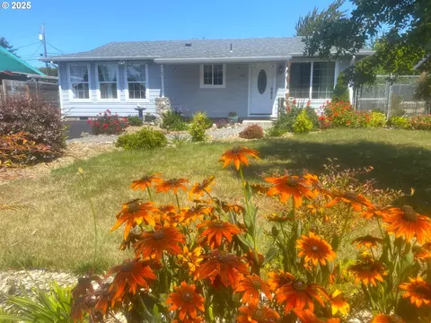 420 Fir St, Brookings, OR 97415
