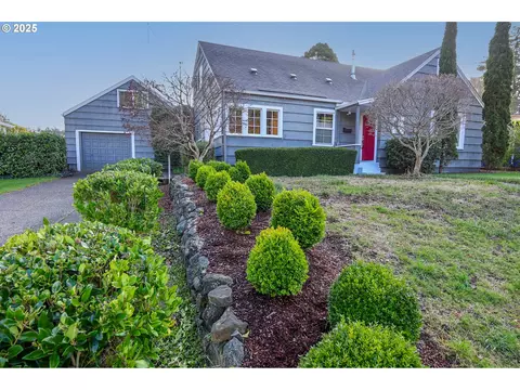 1149 Juniper Ave, Coos Bay, OR 97420