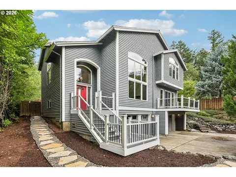 9567 SW Spring Crest Dr, Portland, OR 97225